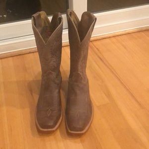 Never-worn-before Nokono men’s cowboy boots